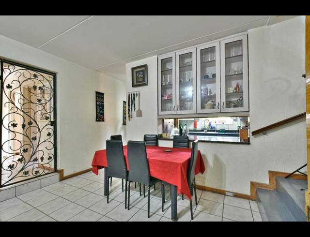 4 BEDROOM TOWNHOUSE FOR SALE IN WELTEVREDEN PARK
